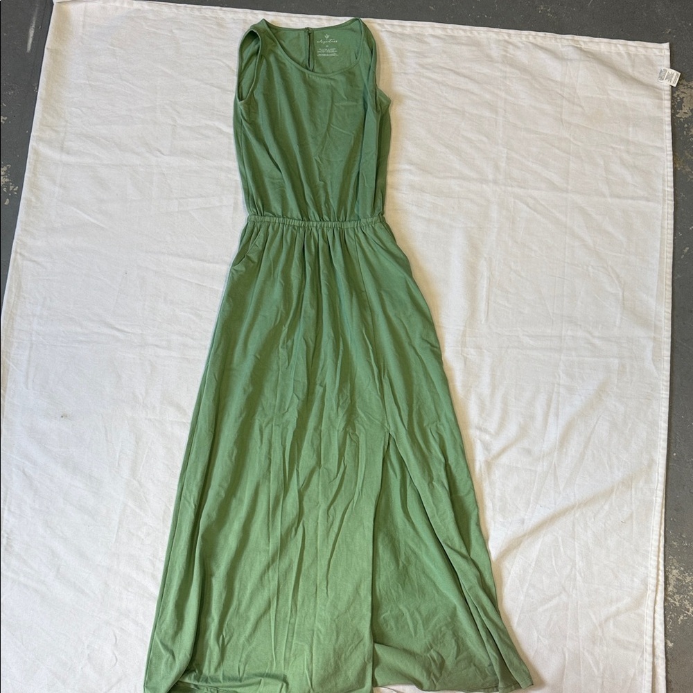 Elegantees Chic Sleeveless Green Maxi Dress
